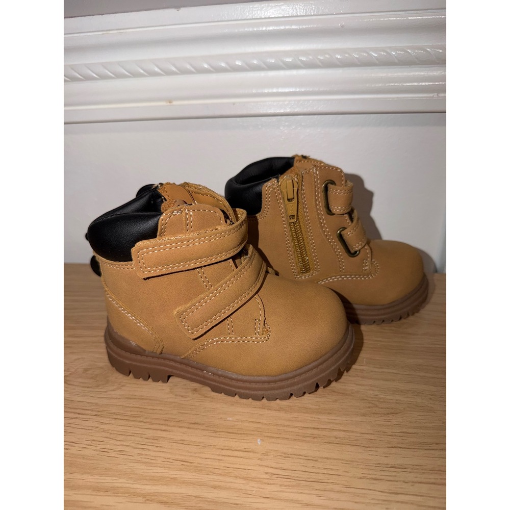 Toddler boy Tucker boots size 5